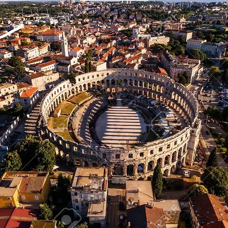 Center Arena Belvedere And Пула