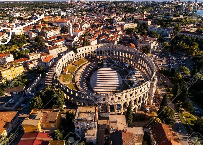 Center Arena Belvedere And Пула