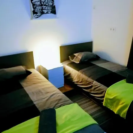 Center Arena Belvedere And 普拉