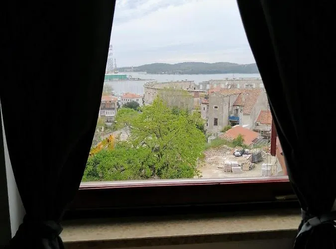 Guest house Center Arena Belvedere And *