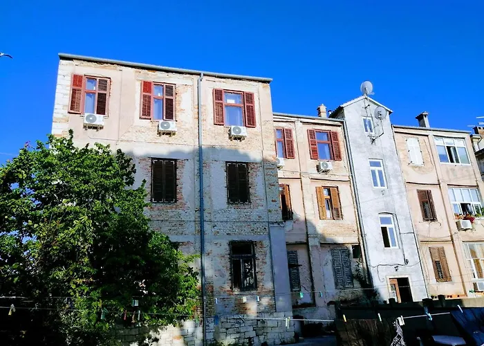 Center Arena Belvedere And Pula