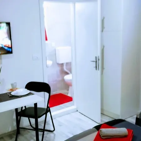 Center Arena Belvedere And Casa de hóspedes *