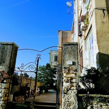 Center Arena Belvedere And *